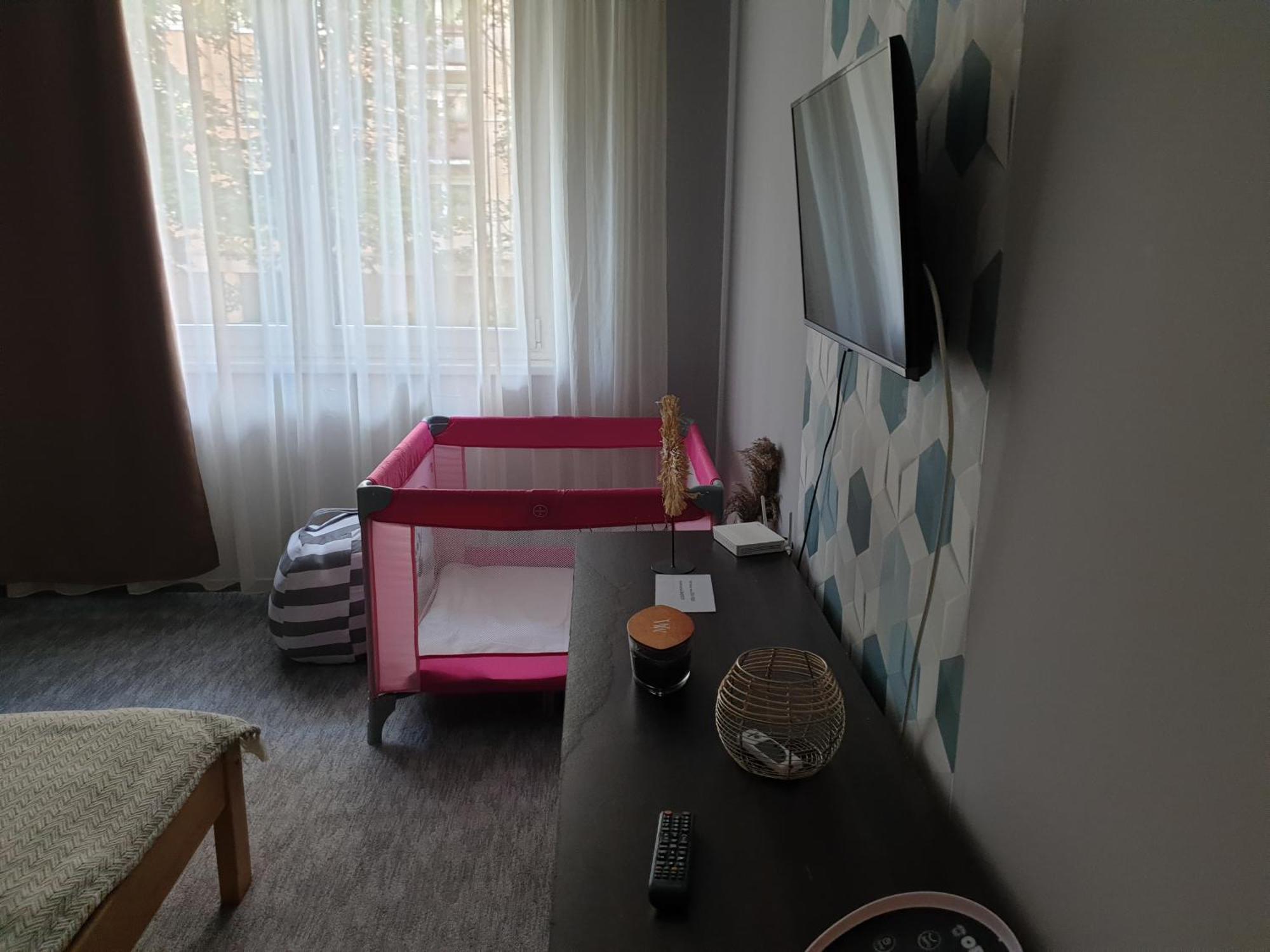 Dora Apartman Best Location & Free Parking เดเบรตเซน ภายนอก รูปภาพ